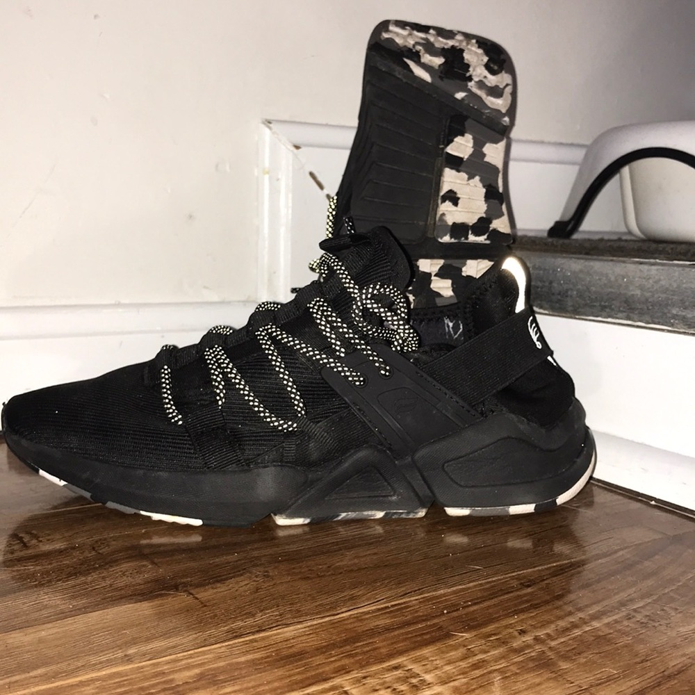 Fabletics Camo sneakers